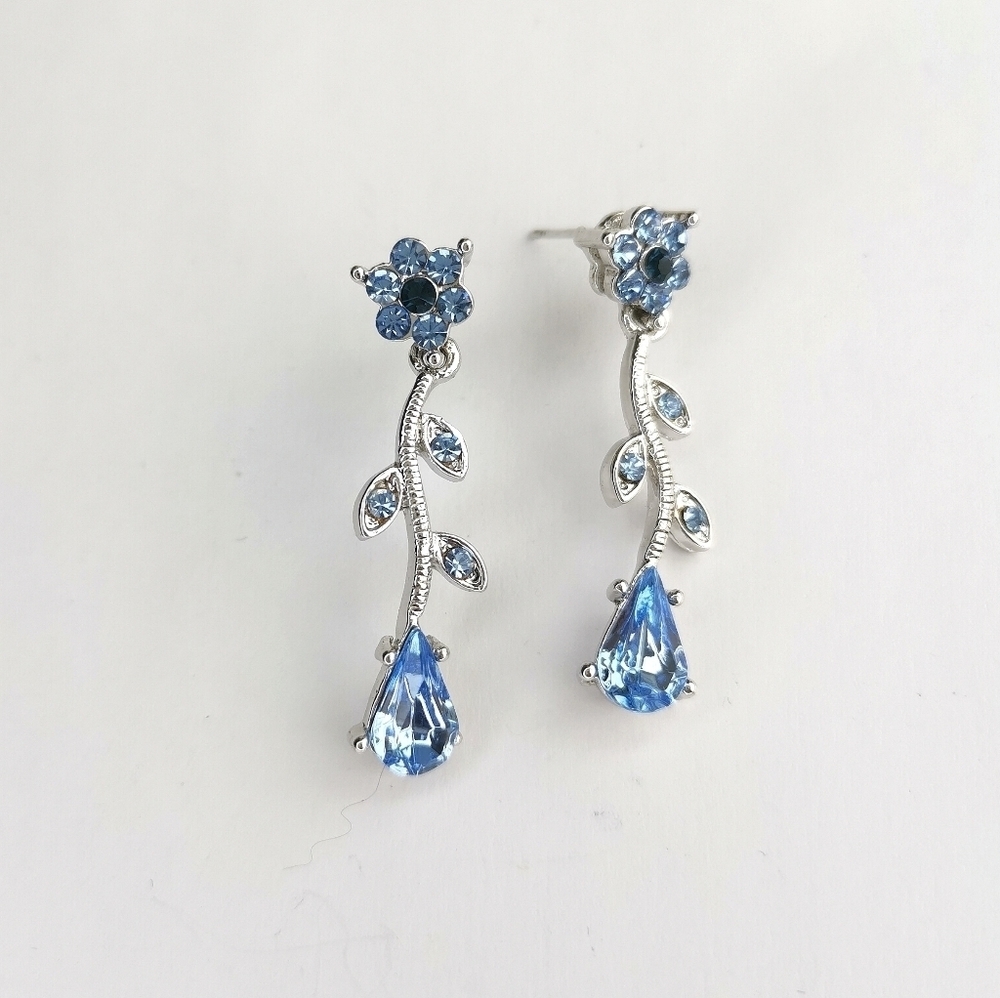 Nwt blue crystal flower vine earrings  silver